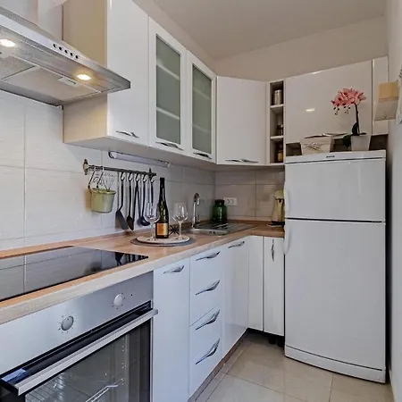 Lovely In With Kitchen Apartman *