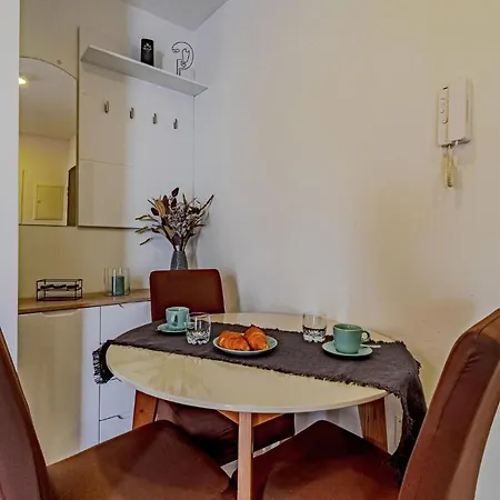 Apartman Lovely In With Kitchen *