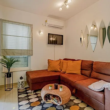 Lovely In With Kitchen Apartman *