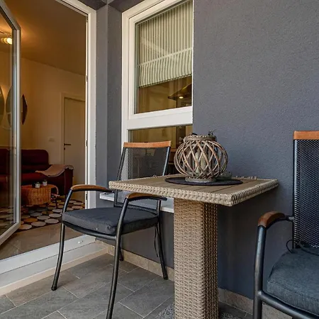 Apartman Lovely In With Kitchen *