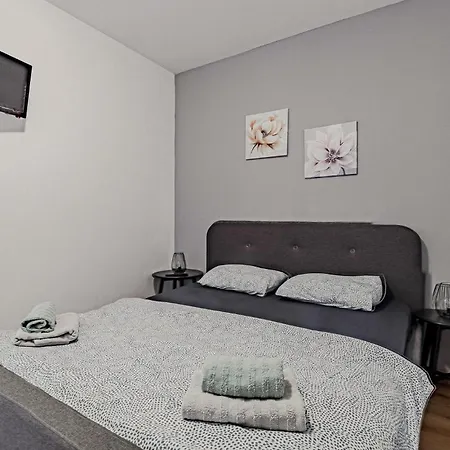 Lovely In With Kitchen Apartman *