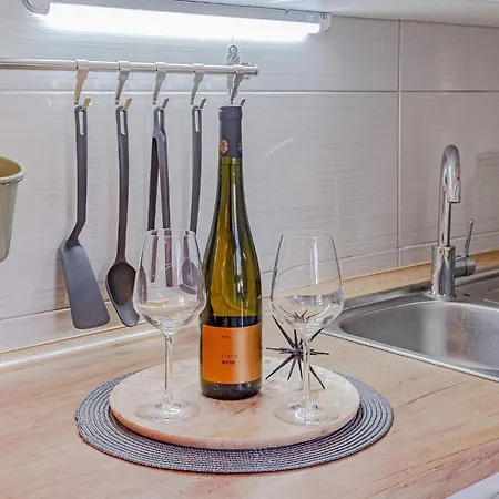 Apartman Lovely In With Kitchen